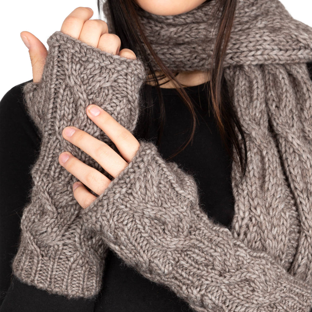 Thelma - Cable-knit arm warmers in alpaca-wool blend, Women's: Cammello / Taglia Unica