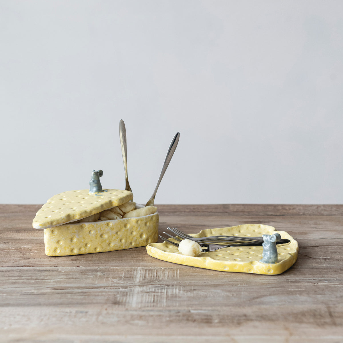 Stoneware Cheese Shaped Plate with Mouse (Each One Will Vary)